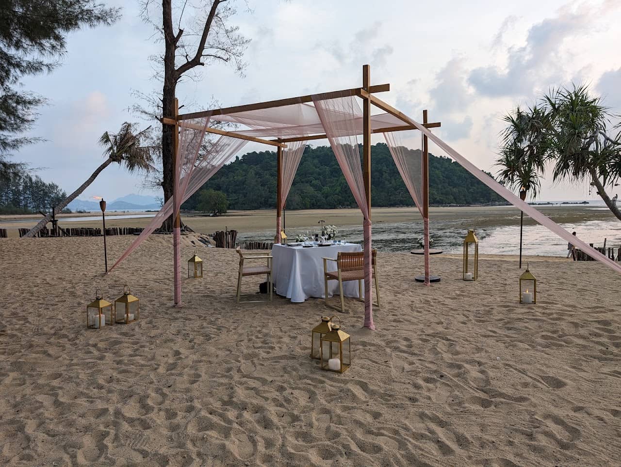 Anantara Phuket Villas tennis courts