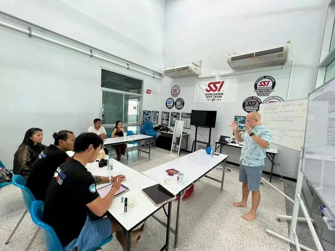 DeepDive freediving school Phuket