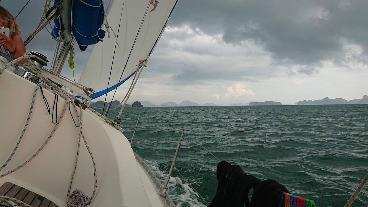 Star Sailing School