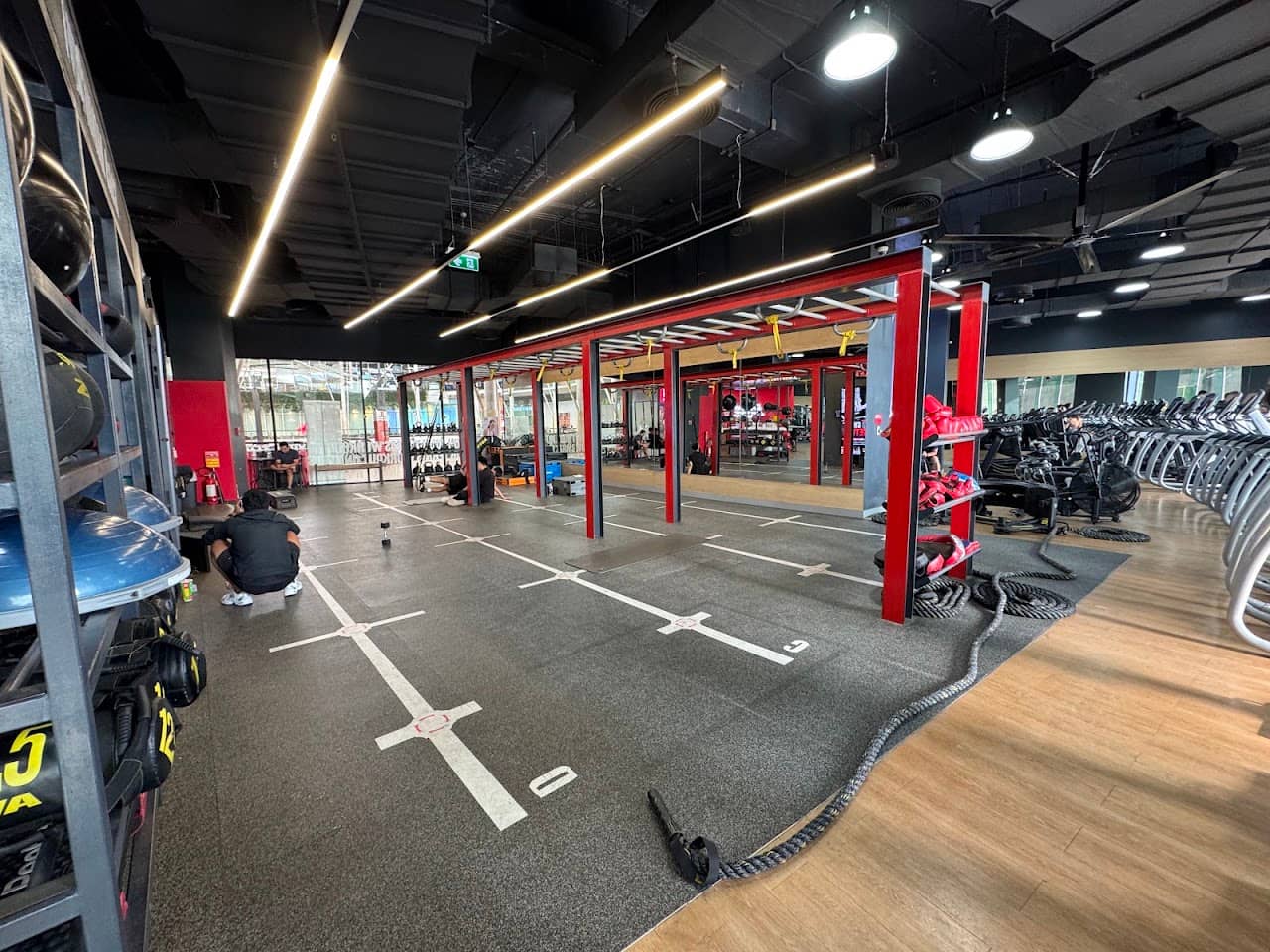 Jetts 24 Hour Fitness - Central Phuket