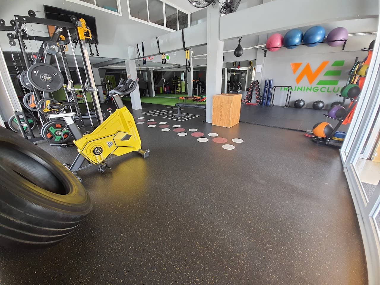 WE TRAINING CLUB
